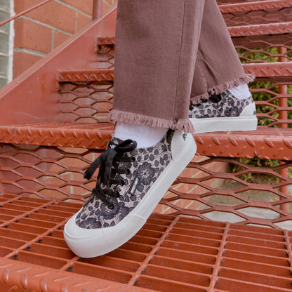 Jazzin Plus Black Dahlia Sneaker - Rocket Dog